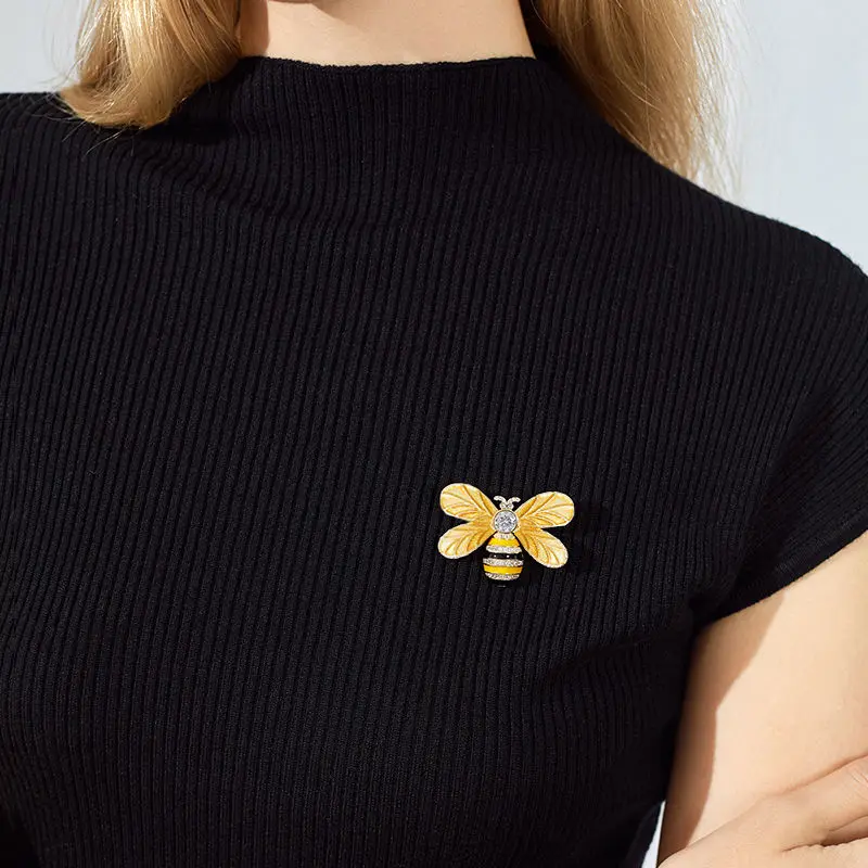 Chic and sweet daisy bee badge brooch fashion diamond matte corsage clothes accessories jewelry gifts home decoration
Chic and sweet daisy bee badge brooch fashion diamond matte corsage clothes accessories jewelry gifts home decoration