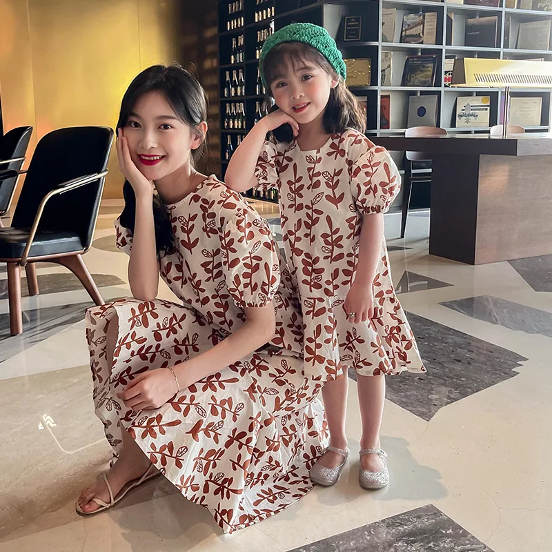 Одинаковые наряды для мамы и дочки, одежда с принтом листьев, платье для родителей и детей, комбинезон для маленьких девочек и мамы, модный л...
Одинаковые наряды для мамы и дочки, одежда с принтом листьев, платье для родителей и детей, комбинезон для маленьких девочек и мамы, модный л...