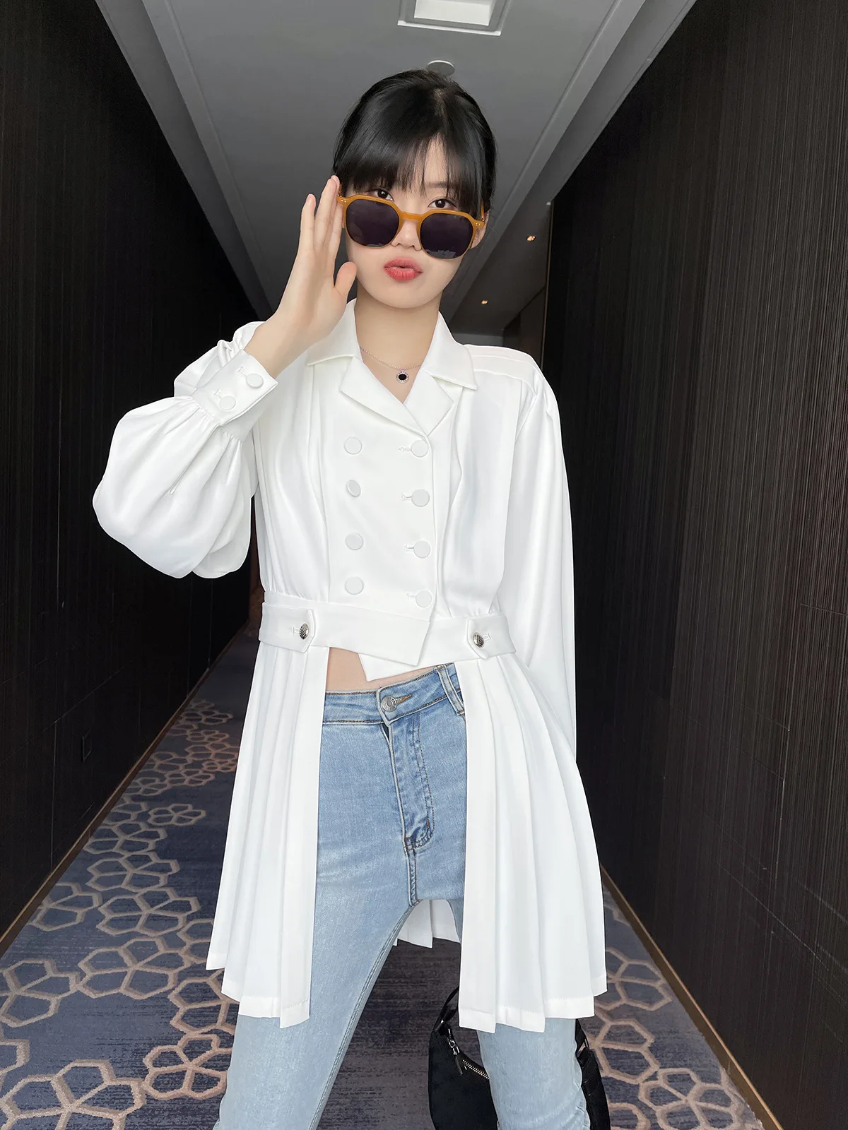 2021 Spring Autumn New Womens Causal Double-breasted Pleated White Blazer Elegant Office Lady Turn-down Collar Solid Blazers
2021 Spring Autumn New Womens Causal Double-breasted Pleated White Blazer Elegant Office Lady Turn-down Collar Solid Blazers