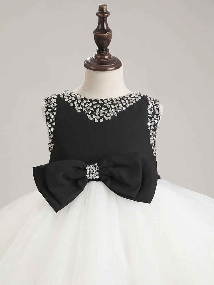Белое и черное платье с бантом на молнии для выпускного вечера цветочным узором