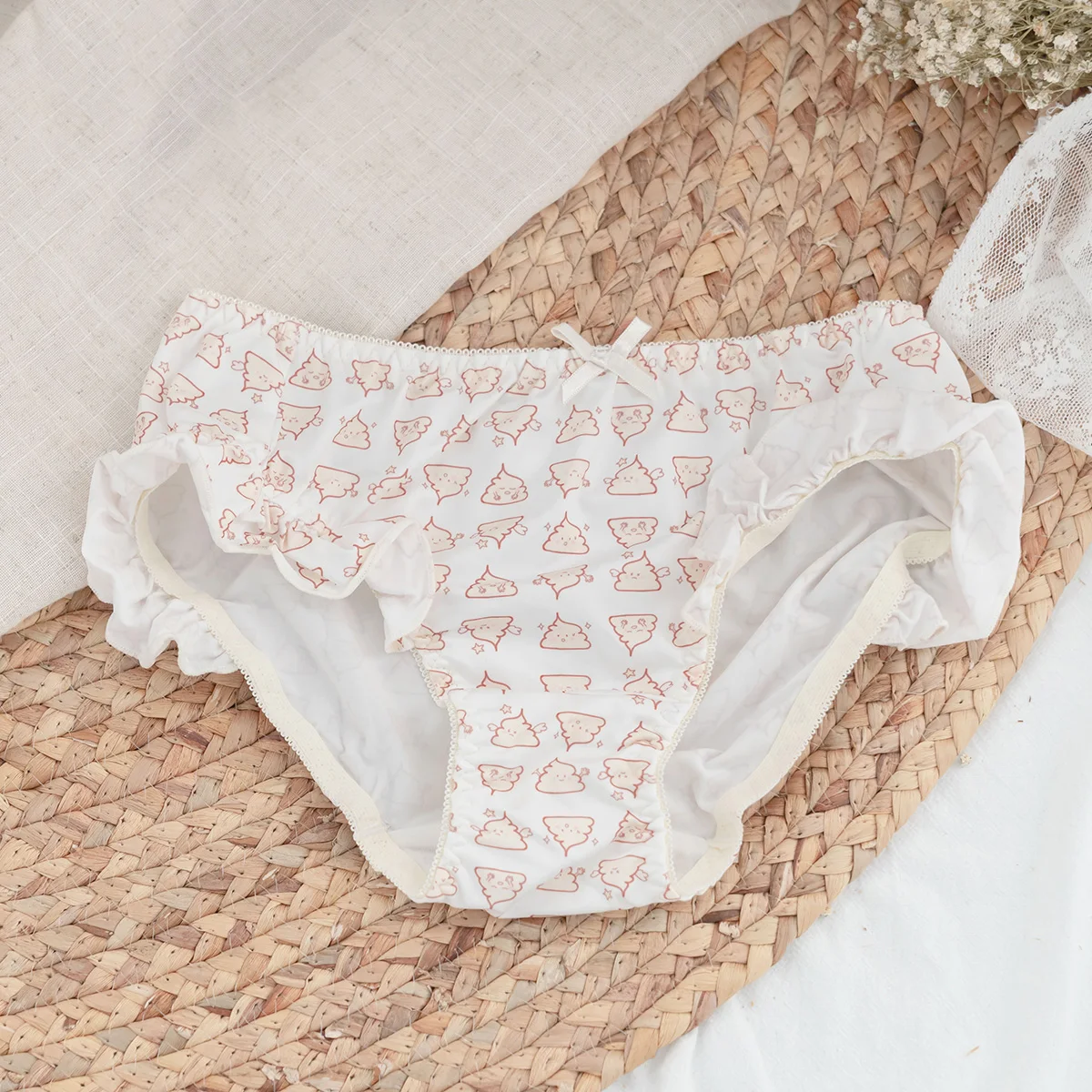 Женские кружевные трусики в японском стиле, с принтом, с низкой талией
Женские кружевные трусики в японском стиле, с принтом, с низкой талией