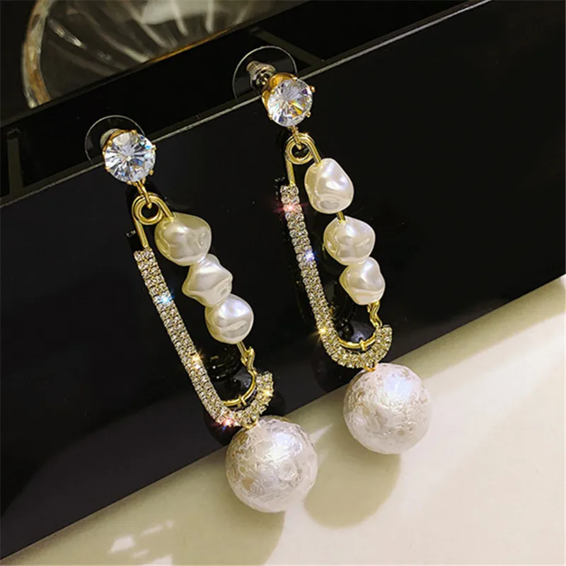 FYUAN Korean Style Pearl Dangle Earrings for Women Paperclip Crystal Earrings Weddings Party Jewelry Accessories
FYUAN Korean Style Pearl Dangle Earrings for Women Paperclip Crystal Earrings Weddings Party Jewelry Accessories