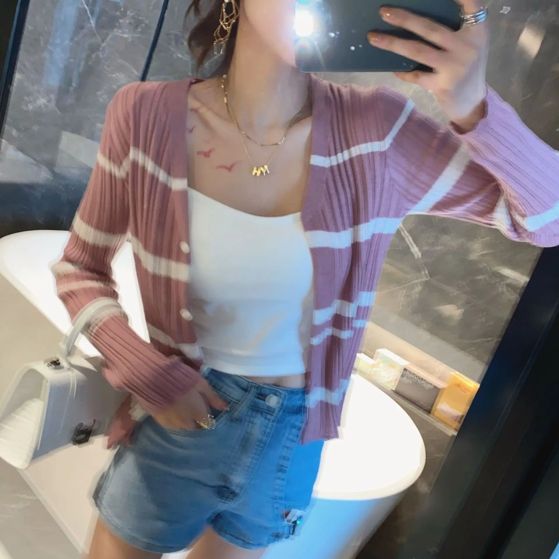 Style V-neck Stripe Knitting Cardigan Single Breasted Long Sleeve Loose Female All-match Sweater 
Style V-neck Stripe Knitting Cardigan Single Breasted Long Sleeve Loose Female All-match Sweater