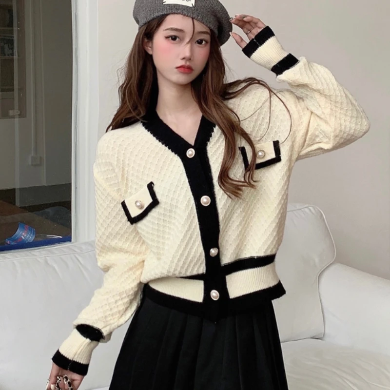 

Корейский модный женский кардиган, свитер на осень, одежда, топ, вязаные Джемперы, одежда в стиле Харадзюку, Y2k, с V-образным вырезом и пуговиц...