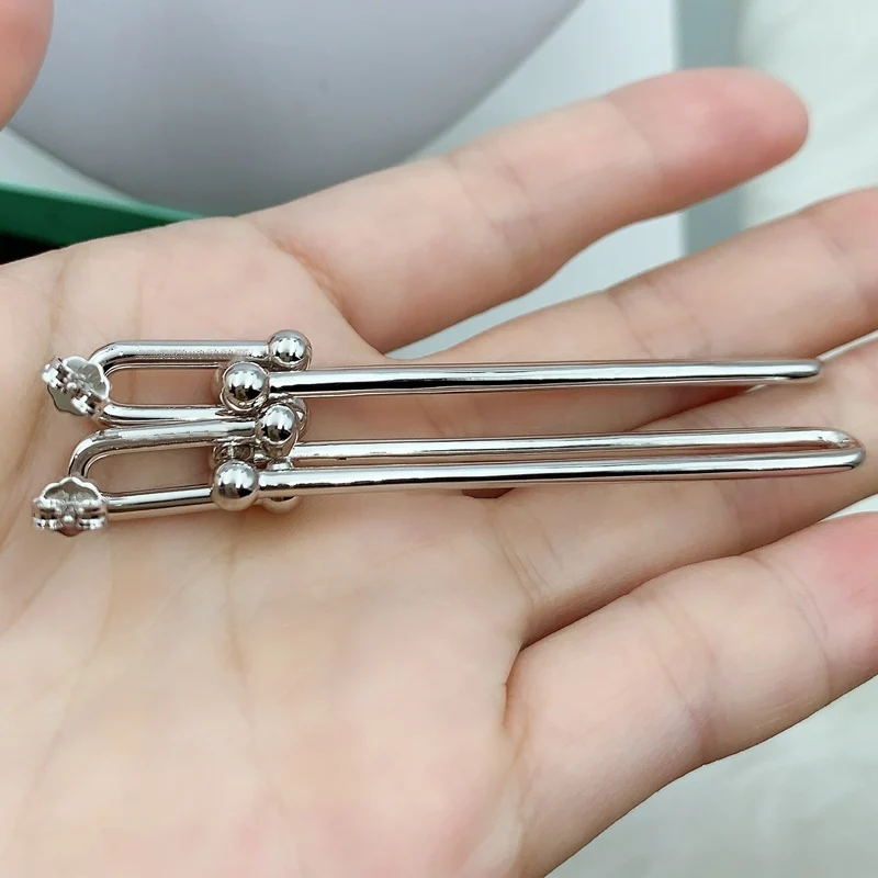 1:1 925 Sterling Silver Classic Simple European And American Style Long U-Shaped Earrings, A Festive Gift For Ladies
1:1 925 Sterling Silver Classic Simple European And American Style Long U-Shaped Earrings, A Festive Gift For Ladies
