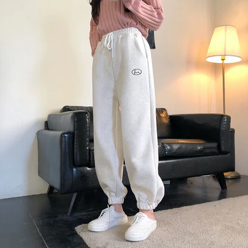 2021 Fashion Fleece Casual Joggers Women Hip Hop High Waist Baggy Sweatpants Running Jogging Sport Pants Trousers Streetwear
2021 Fashion Fleece Casual Joggers Women Hip Hop High Waist Baggy Sweatpants Running Jogging Sport Pants Trousers Streetwear