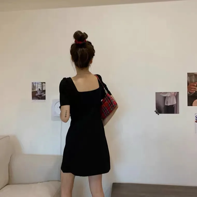 The new French Hepburn wind black dress reap show thin waist goddess temperament xia fan all black dress
The new French Hepburn wind black dress reap show thin waist goddess temperament xia fan all black dress
