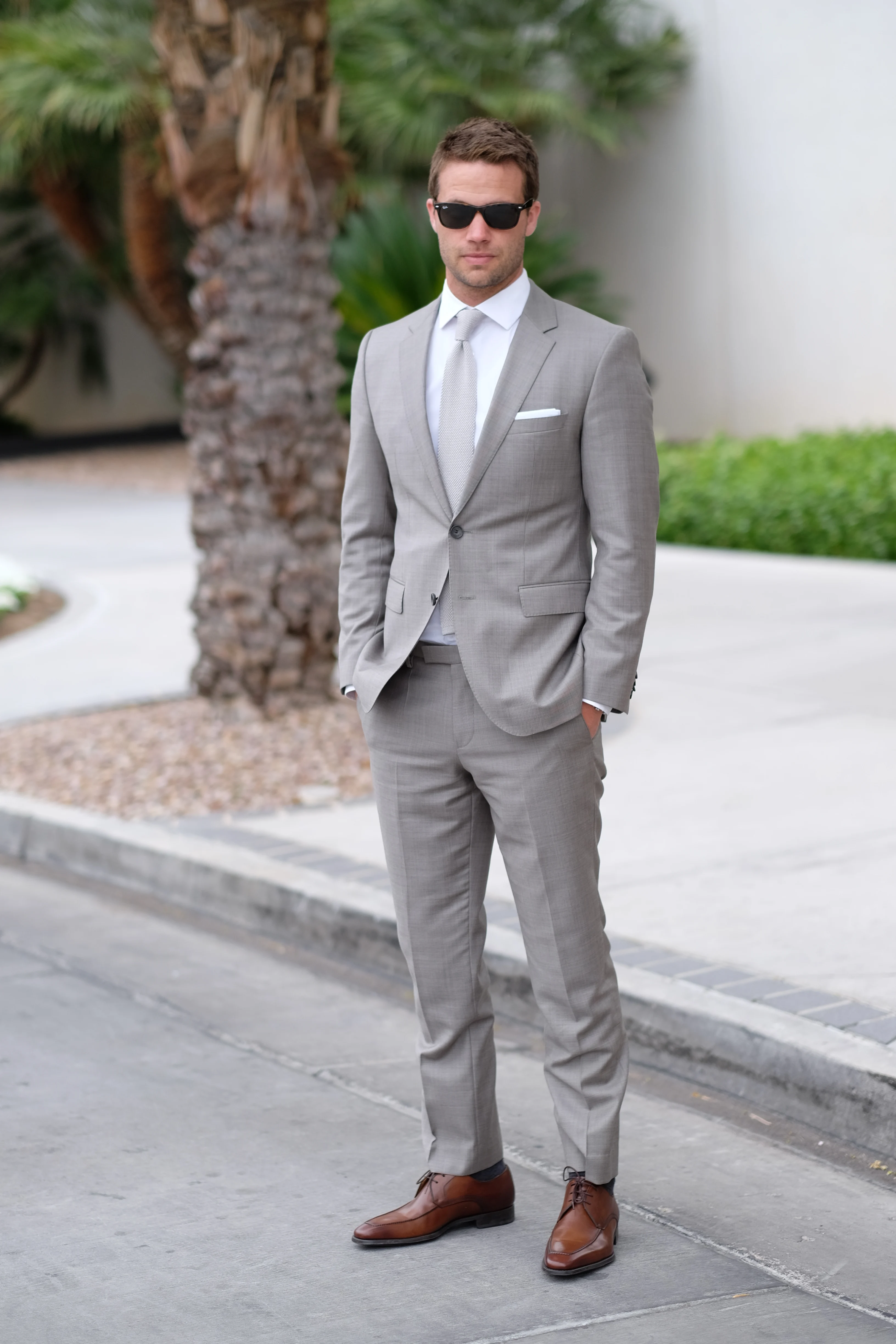 Latest Design Costume Homme Mariage Light Gray Men Suits Formal Occasion Business Men Suit Prom Suits 2 Pieces Jacket +Pants
Latest Design Costume Homme Mariage Light Gray Men Suits Formal Occasion Business Men Suit Prom Suits 2 Pieces Jacket +Pants