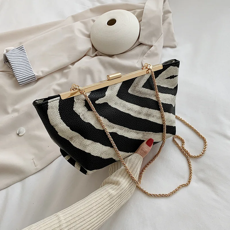 Women Serpentine Pattern Shoulder Bag 2020 Fashion Handbag Designer Purses and Handbags Personality Wild Pu Leather No Pocket 
Women Serpentine Pattern Shoulder Bag 2020 Fashion Handbag Designer Purses and Handbags Personality Wild Pu Leather No Pocket