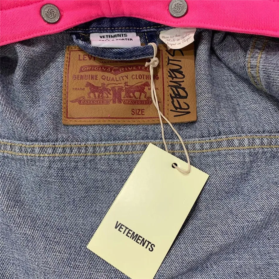 Vetements Denim Jacket Men Women Hem Stitching Color Vetements Jackets High Quality Embroidery VTM Coats Removable Red Collar
Vetements Denim Jacket Men Women Hem Stitching Color Vetements Jackets High Quality Embroidery VTM Coats Removable Red Collar