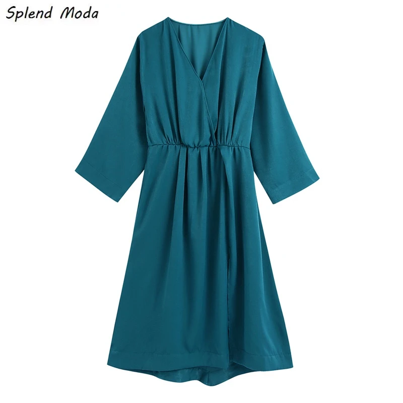 Женское шелковое платье с V-образным вырезом и длинным рукавом
Женское шелковое платье с V-образным вырезом и длинным рукавом