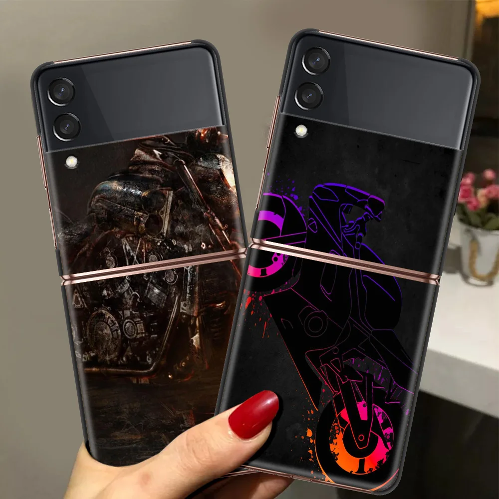 Роскошный мотоциклетный чехол для телефона Moto Cross для Samsung Galaxy Z, складной черный Твердый чехол из поликарбоната для Samsung Z Flip3, задняя крышка
Роскошный мотоциклетный чехол для телефона Moto Cross для Samsung Galaxy Z, складной черный Твердый чехол из поликарбоната для Samsung Z Flip3, задняя крышка