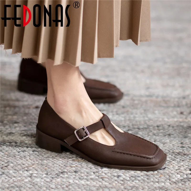 Женские туфли-лодочки на толстом каблуке FEDONAS, коричневые туфли из натуральной кожи, в стиле ретро, на весну 2021
Женские туфли-лодочки на толстом каблуке FEDONAS, коричневые туфли из натуральной кожи, в стиле ретро, на весну 2021