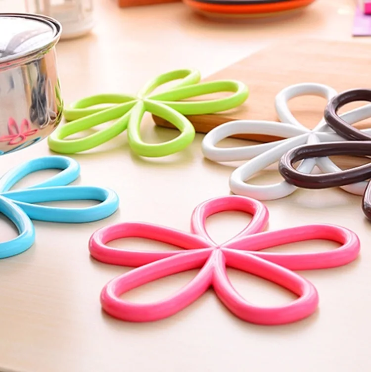 Plum-shaped anti-scalding insulation pad Non-slip dining table PVC potholder Kitchen all kinds of tableware mats Quality coaster
Plum-shaped anti-scalding insulation pad Non-slip dining table PVC potholder Kitchen all kinds of tableware mats Quality coaster