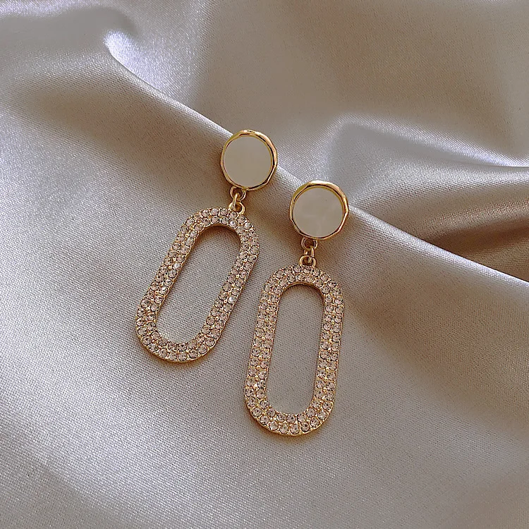 New Oval Retro Earrings Female Net Red Charm High Sense French Earrings Party Gifts Women Fashion Jewelry
New Oval Retro Earrings Female Net Red Charm High Sense French Earrings Party Gifts Women Fashion Jewelry