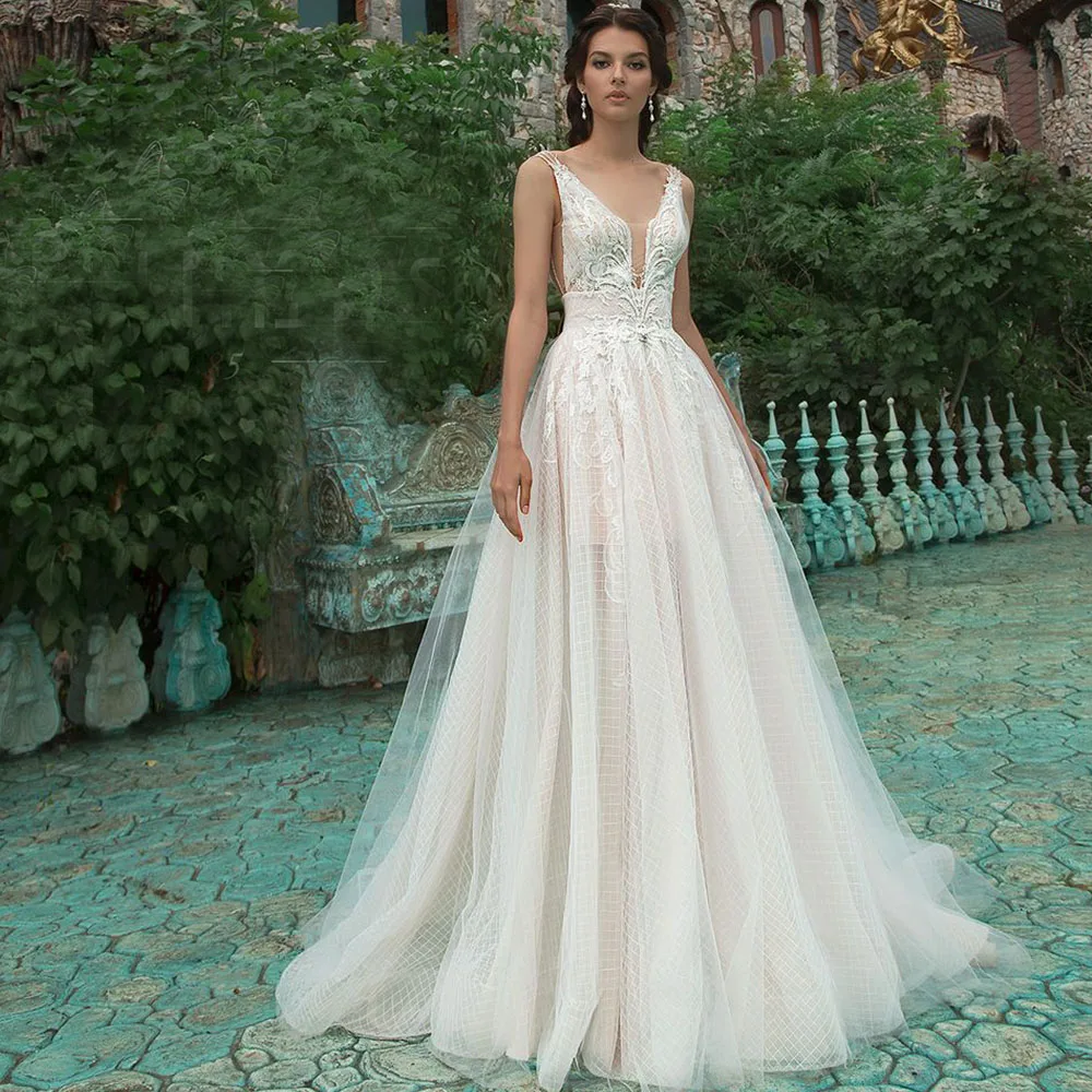 Modern A-Line Wedding Gown Deep V-Neck Sleeveless Backless Modest Tulle Appliques Lace Court Train Customized Vestidos De Novia
Modern A-Line Wedding Gown Deep V-Neck Sleeveless Backless Modest Tulle Appliques Lace Court Train Customized Vestidos De Novia