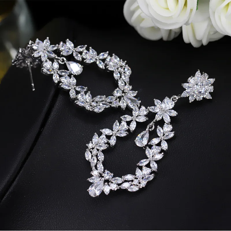 European and American temperament fashion hypoallergenic AAA zircon stud earrings
European and American temperament fashion hypoallergenic AAA zircon stud earrings