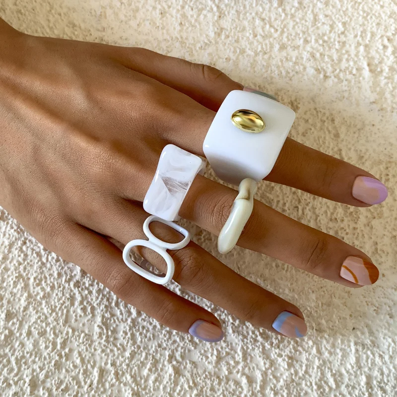 Fashion Jewelry 4 PCS Irregular White Acrylic Ring 2021 New Trend Hot Selling Hollow Square Rings For Women Party Gifts
Fashion Jewelry 4 PCS Irregular White Acrylic Ring 2021 New Trend Hot Selling Hollow Square Rings For Women Party Gifts
