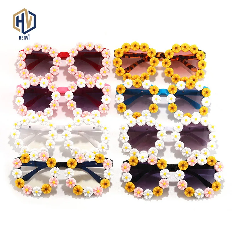 New Little Daisy lovely Glasses Flowers Child Sunglasses Round Frame Gradient Children Sunglasses UV400
New Little Daisy lovely Glasses Flowers Child Sunglasses Round Frame Gradient Children Sunglasses UV400