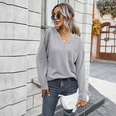 Autumn Woman's Solid Color T Shirt Casual V-Neck High-quality Fashion T-shirt Minimalist Long-sleeved Tops Ladies Crop T-shirts
Autumn Woman's Solid Color T Shirt Casual V-Neck High-quality Fashion T-shirt Minimalist Long-sleeved Tops Ladies Crop T-shirts