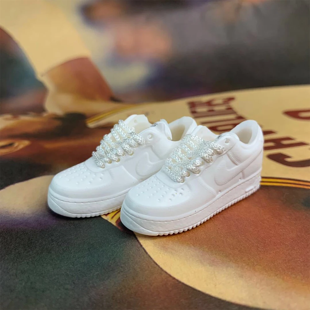 Spot 1/6 scale, Women's sports hollow sneakers model, Suitable for 12-inch active doll body connection feet/active feet.
Spot 1/6 scale, Women's sports hollow sneakers model, Suitable for 12-inch active doll body connection feet/active feet.