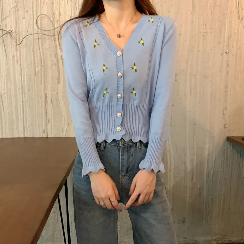 Flower Embroidered Knitted Cardigan New Autumn and Winter 2020 Korean Style Joker V-neck Sweater Women's Long Sleeve Jacket
Flower Embroidered Knitted Cardigan New Autumn and Winter 2020 Korean Style Joker V-neck Sweater Women's Long Sleeve Jacket