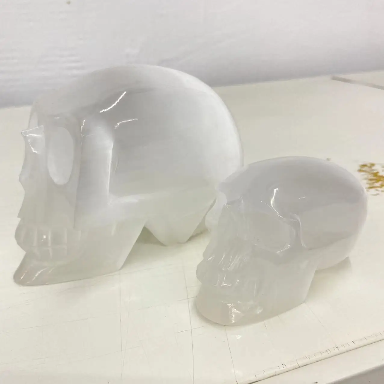 Natural selenite Crystal Quartz Energy skull Reiki Healing Gift Room Decoration
Natural selenite Crystal Quartz Energy skull Reiki Healing Gift Room Decoration