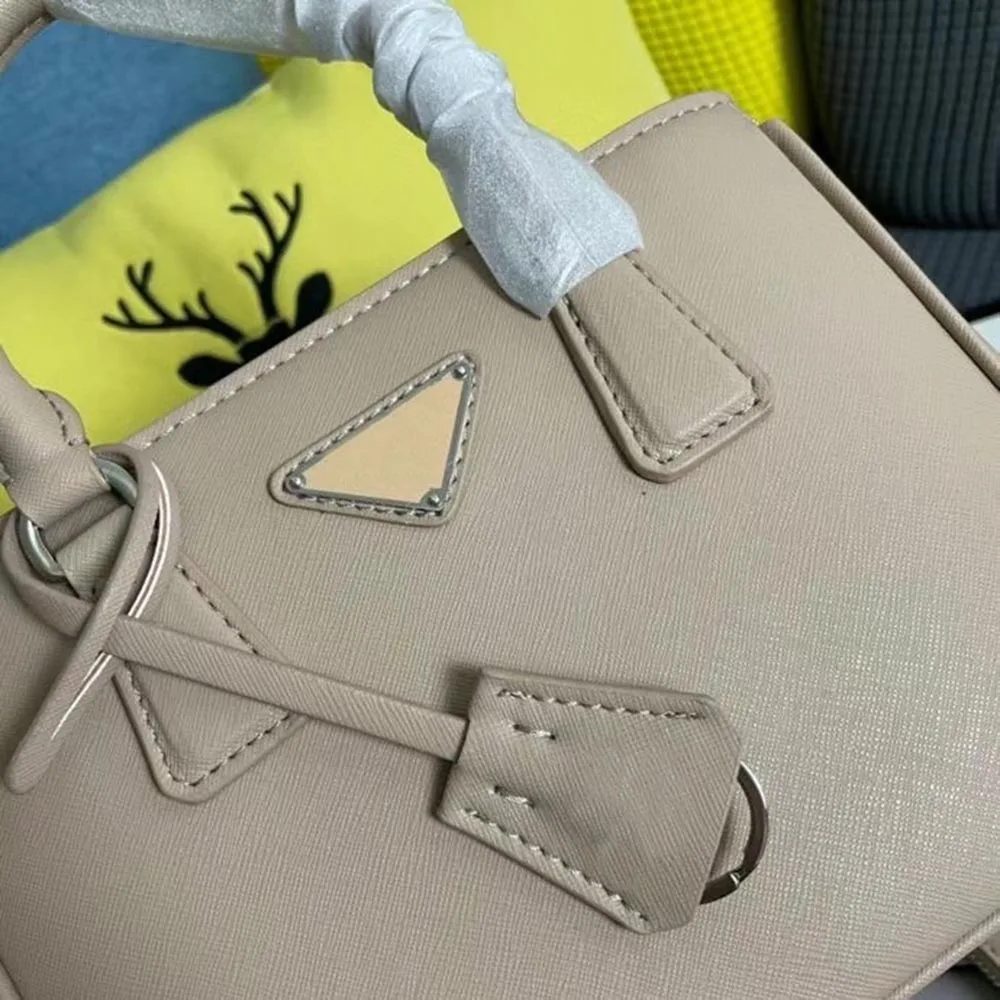 New 2021 Fashion Luxury Genuine Leather Ladies Handbags Trend Goddess Underarm Bag Messenger Shoulder Wallet Women Bag
New 2021 Fashion Luxury Genuine Leather Ladies Handbags Trend Goddess Underarm Bag Messenger Shoulder Wallet Women Bag