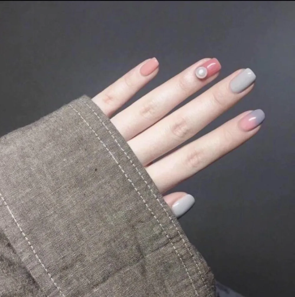 24pcs Hot Gradient Color False Nails Pale Mauve Pearl Short Square Full Cover Acrylic Nail Art Fake Nail Tips With Glue Sticker
24pcs Hot Gradient Color False Nails Pale Mauve Pearl Short Square Full Cover Acrylic Nail Art Fake Nail Tips With Glue Sticker