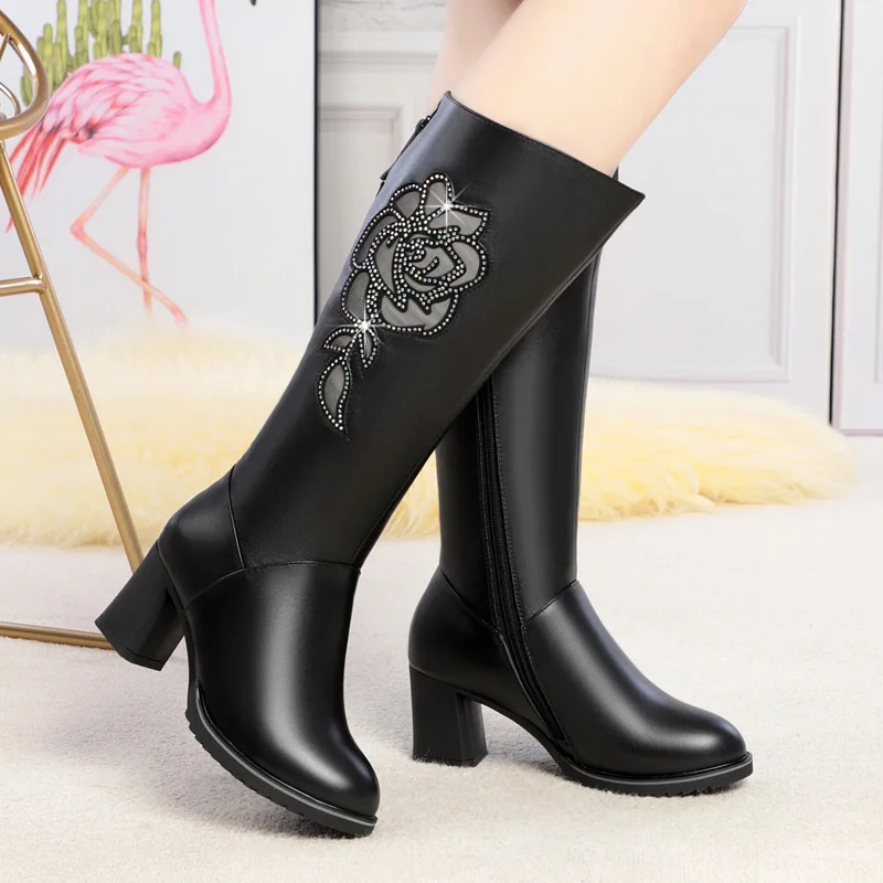 DM740 Winter Woman Middle tube Boots Genuine Leather Shoes Latest Wool Warm Women Footwear Long Boots Women Botas Mujer
DM740 Winter Woman Middle tube Boots Genuine Leather Shoes Latest Wool Warm Women Footwear Long Boots Women Botas Mujer