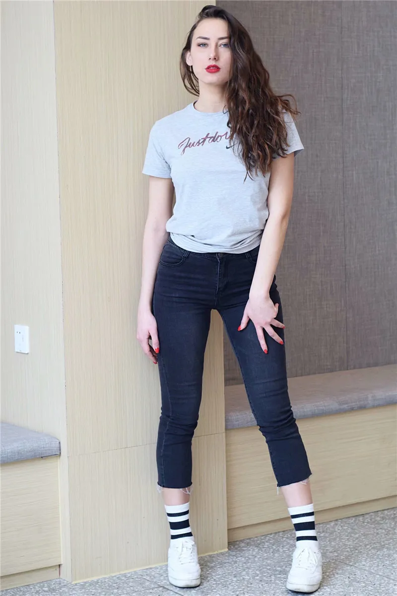 Autumn and winter new slim retro style small micro-rare cut nine jeans women, solid color wild street stretch jeans ladies
Autumn and winter new slim retro style small micro-rare cut nine jeans women, solid color wild street stretch jeans ladies
