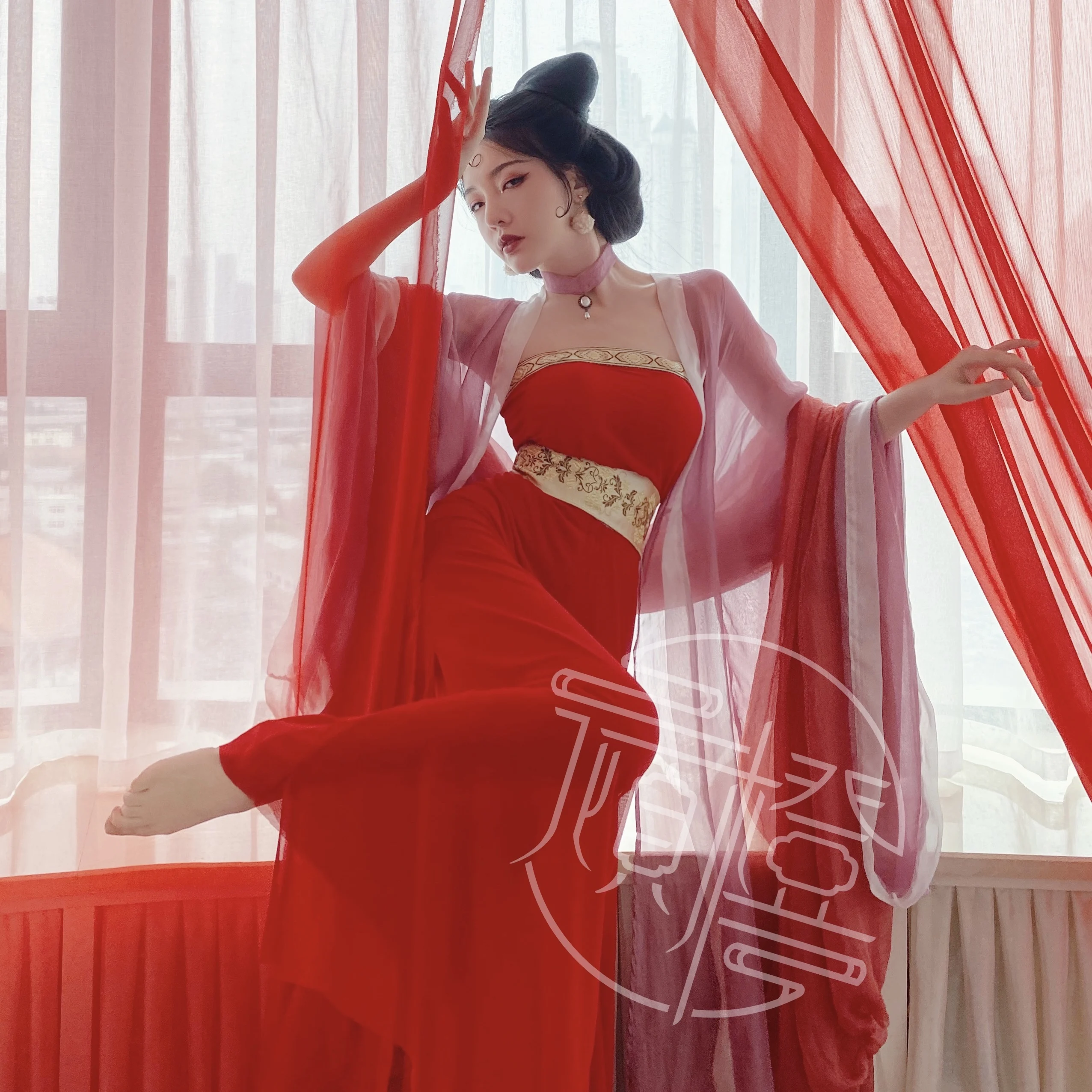 Daji Cosplay Ancient Chinese National Style Elegant Fairy Spirit Hanfu Sexy Dresses Element Dance Performance Costume
Daji Cosplay Ancient Chinese National Style Elegant Fairy Spirit Hanfu Sexy Dresses Element Dance Performance Costume