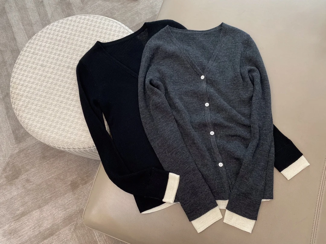 Ladies 2023 Fashion New Long Sleeve Sexy Casual Contrasting Color Slim Fake Two Piece Knitted Wool V-neck Cardigan 1218
Ladies 2023 Fashion New Long Sleeve Sexy Casual Contrasting Color Slim Fake Two Piece Knitted Wool V-neck Cardigan 1218