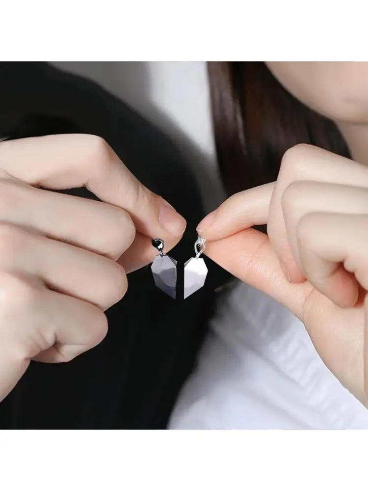 2Pcs Minimalist Lovers Matching Friendship Heart Pendant Couple Magnetic Distance Faceted Heart Pendant Necklace Jewelry
2Pcs Minimalist Lovers Matching Friendship Heart Pendant Couple Magnetic Distance Faceted Heart Pendant Necklace Jewelry