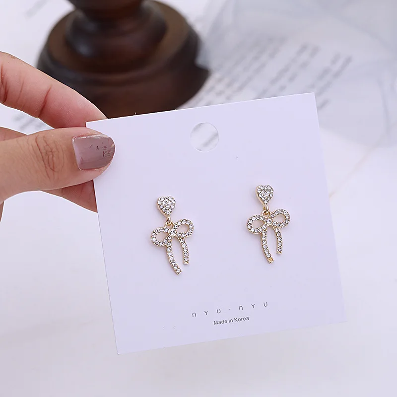 Fashion Zircon Crystal Bow Knot Drop Earrings 2020 Full Rhinestone Love Heart Earrings for Women Female Wedding Party Jewelry
Fashion Zircon Crystal Bow Knot Drop Earrings 2020 Full Rhinestone Love Heart Earrings for Women Female Wedding Party Jewelry