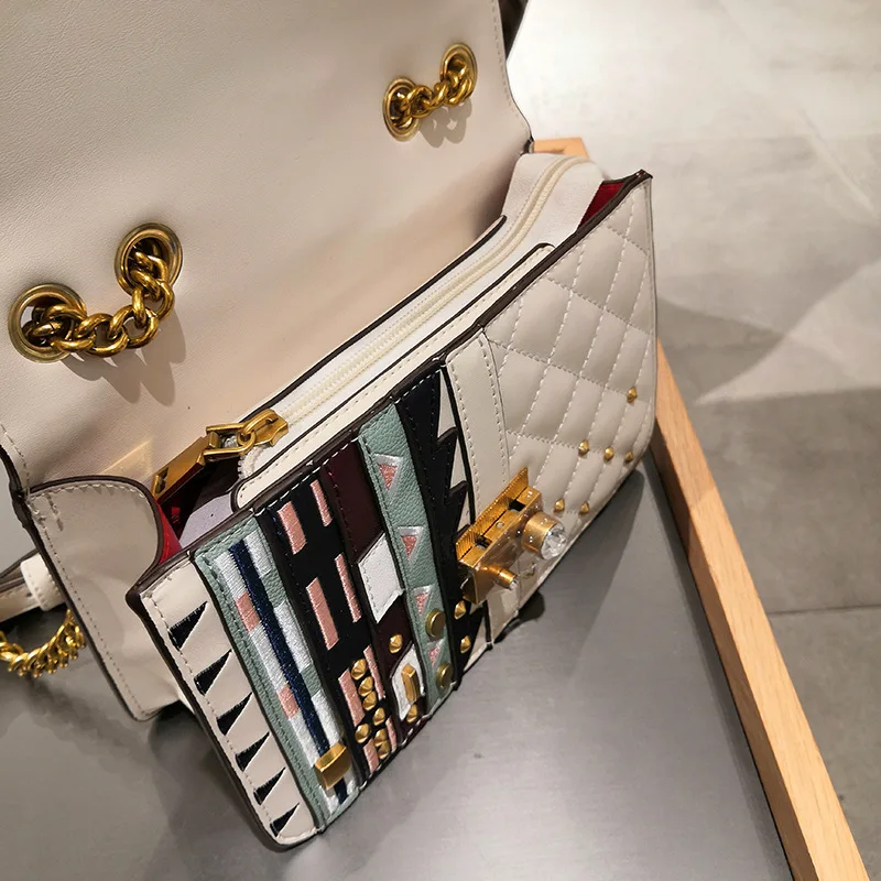 Top Quality Luxury Brand 2021 New Fashion All-match Genuine Leather Handbags Punk Rivet Shoulder Oblique Chain Small Square Bag
Top Quality Luxury Brand 2021 New Fashion All-match Genuine Leather Handbags Punk Rivet Shoulder Oblique Chain Small Square Bag