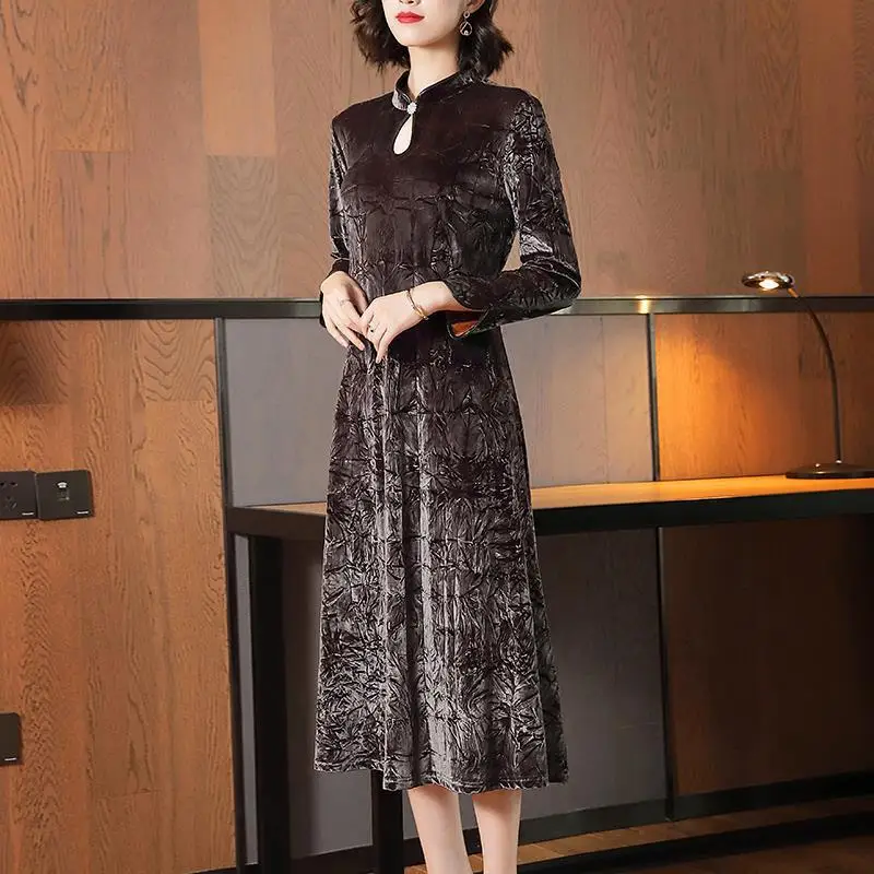 Plus velvet gold velvet improved version cheongsam dress retro autumn and winter new Office Lady
Plus velvet gold velvet improved version cheongsam dress retro autumn and winter new Office Lady
