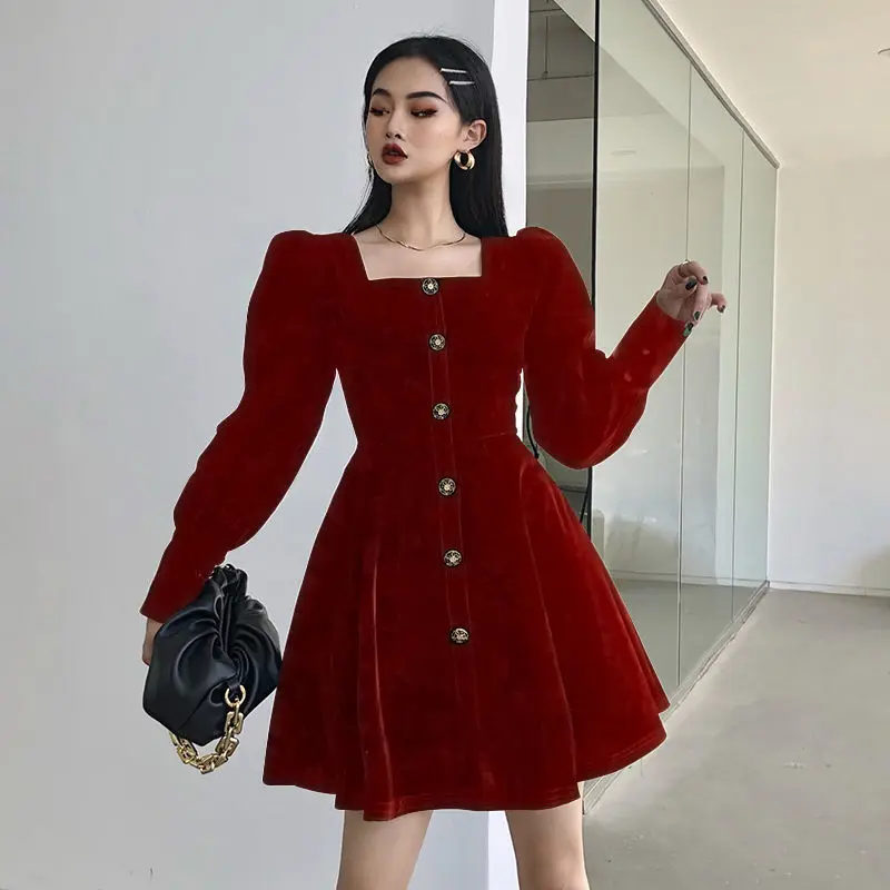 Vintage Velvet Single-Breasted Puff Sleeve Square Collar Dress Woman Dresses Vestido De Mujer Femme Robe
Vintage Velvet Single-Breasted Puff Sleeve Square Collar Dress Woman Dresses Vestido De Mujer Femme Robe