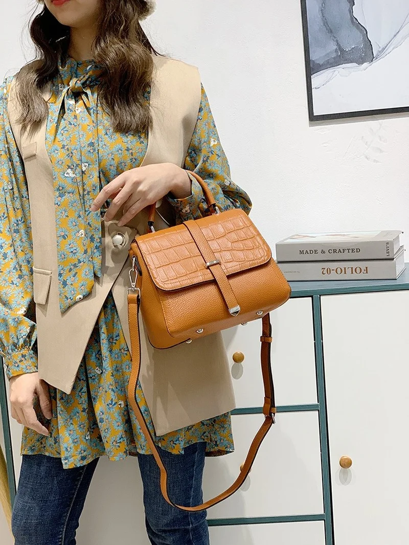 2021 new trendy fashion leather handbags shoulder crocodile pattern leather small square bag ladies diagonal handbag
2021 new trendy fashion leather handbags shoulder crocodile pattern leather small square bag ladies diagonal handbag