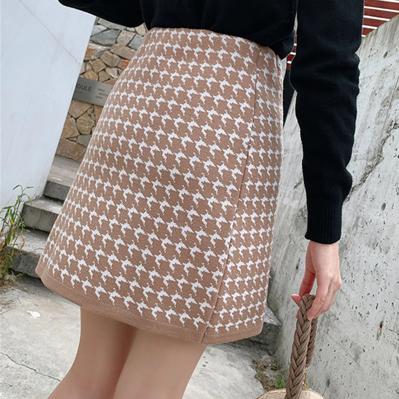 SURMIITRO 2021 Autumn Winter Houndstooth Knitted Black Plaid Mini Skirt Women Korean Style High Waist A Line Skirt Female
SURMIITRO 2021 Autumn Winter Houndstooth Knitted Black Plaid Mini Skirt Women Korean Style High Waist A Line Skirt Female