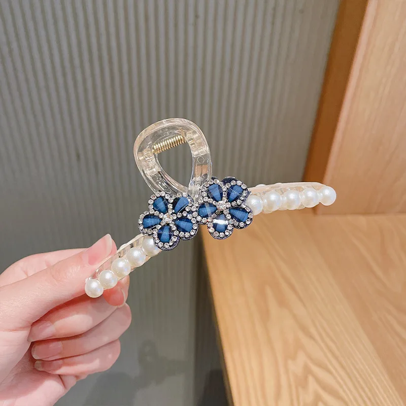 Pearl flower clip female summerrhinestone headdress simple and elegant plate hair clip back of the head with more hair and claws
Pearl flower clip female summerrhinestone headdress simple and elegant plate hair clip back of the head with more hair and claws
