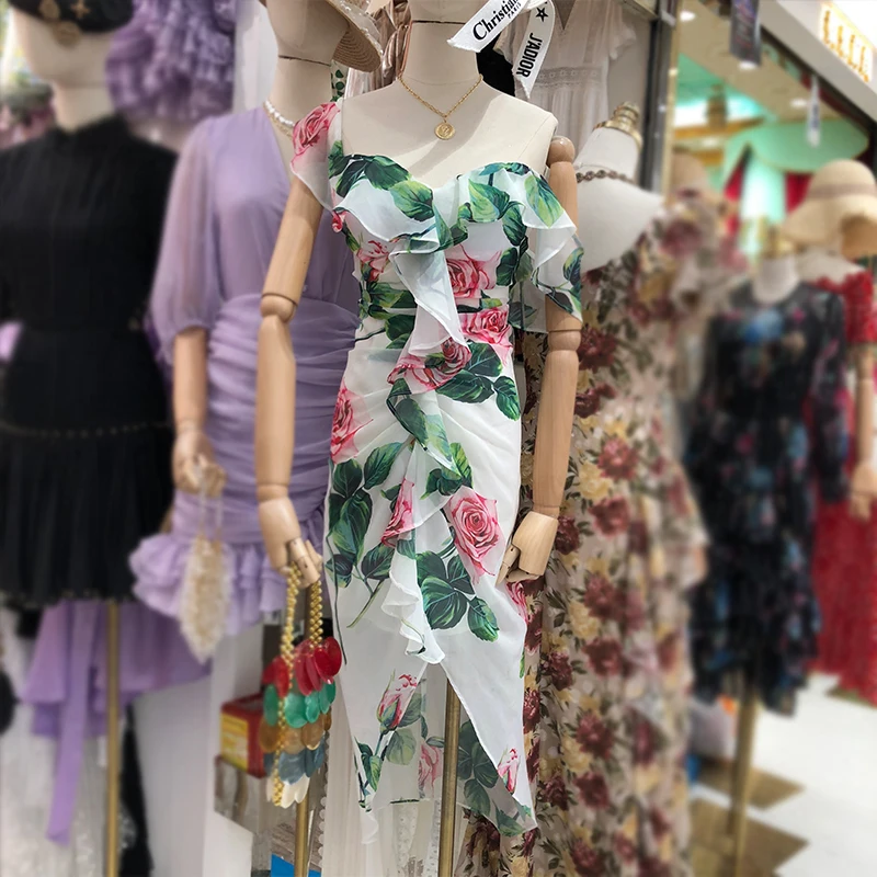 Элегантное дизайнерское приталенное платье миди с цветочным принтом и открытыми плечами, 2020 
Элегантное дизайнерское приталенное платье миди с цветочным принтом и открытыми плечами, 2020