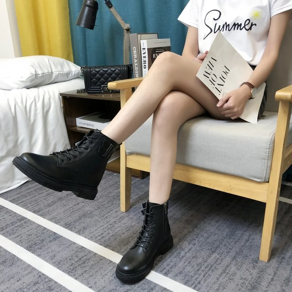 Martin boots female autumn single boots short tube 2021 autumn thin student black short boots female British fan boots
Martin boots female autumn single boots short tube 2021 autumn thin student black short boots female British fan boots