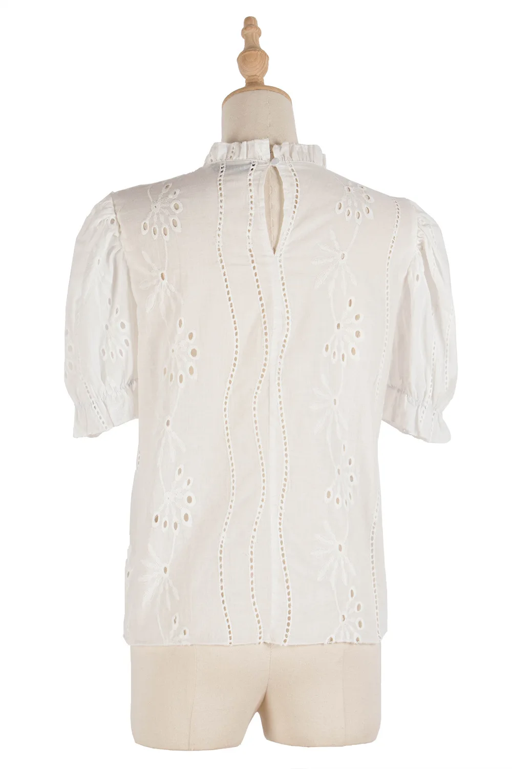 2021 Summer Blouses for Women Shirts White O-Neck Puff Sleeve Hollow Out Casual Holiday 100% Cotton Sweet Korean Lady Clothes
2021 Summer Blouses for Women Shirts White O-Neck Puff Sleeve Hollow Out Casual Holiday 100% Cotton Sweet Korean Lady Clothes