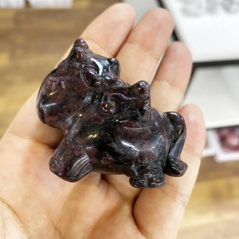1pcs Hot Natural Crystal Fireworks Garnet Stone Hand Carving Cute Wings Unicorn Sculpture Jewelry Crafts Healing For Gift
1pcs Hot Natural Crystal Fireworks Garnet Stone Hand Carving Cute Wings Unicorn Sculpture Jewelry Crafts Healing For Gift