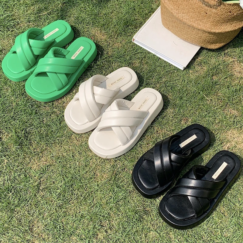 Women's Summer New Slippers Solid Color Cross Platform Casual Shoes Comfortable and Lightweight Outdoor Open-toed Beach Shoes
Women's Summer New Slippers Solid Color Cross Platform Casual Shoes Comfortable and Lightweight Outdoor Open-toed Beach Shoes
