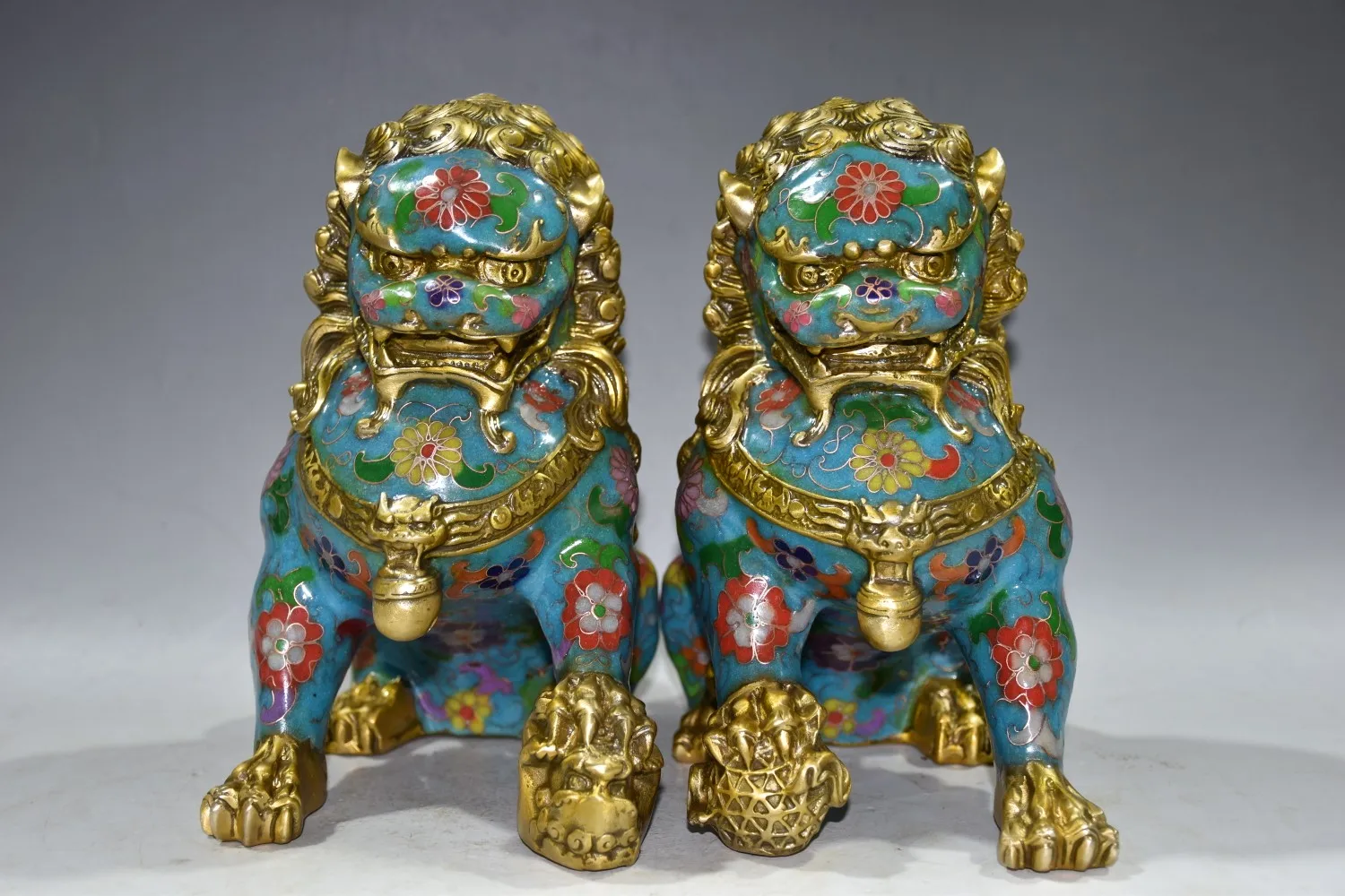 8"Chinese Folk Collection Old Bronze Gilt Cloisonne Enamel Lion statue A pair Gate lion Ornaments Town House Exorcism
8"Chinese Folk Collection Old Bronze Gilt Cloisonne Enamel Lion statue A pair Gate lion Ornaments Town House Exorcism