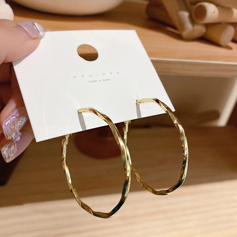 2021 Korean Fashion Jewelry Earring Stud Pendant Ladies Earring Ball Original Female Gothic Bohemian Premium Earring
2021 Korean Fashion Jewelry Earring Stud Pendant Ladies Earring Ball Original Female Gothic Bohemian Premium Earring