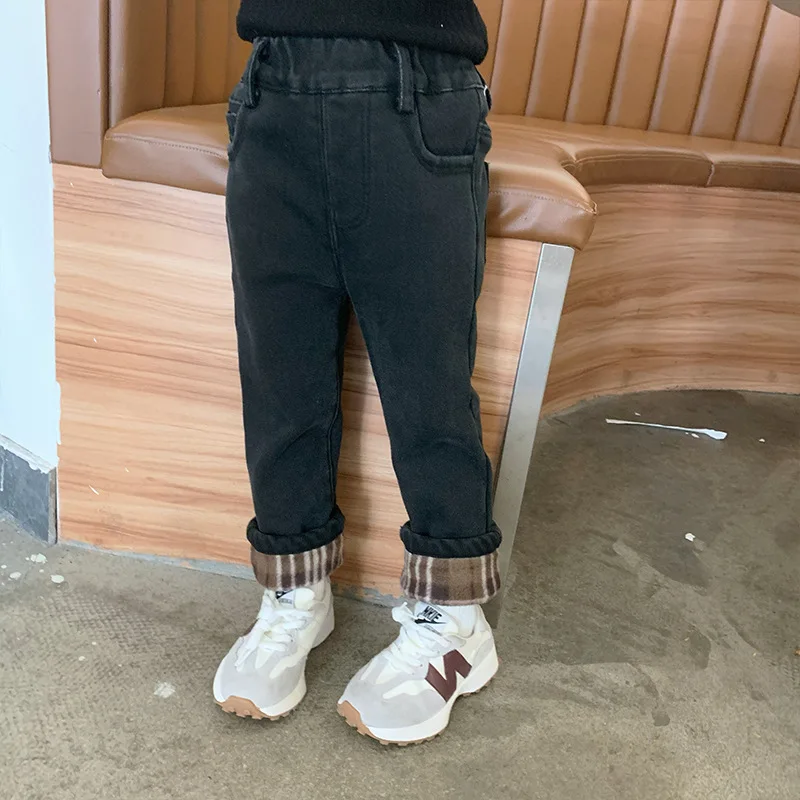 Girls' jeans Plush 2021 autumn winter new thickened loose one-piece Plush thickened straight pants 5-77
Girls' jeans Plush 2021 autumn winter new thickened loose one-piece Plush thickened straight pants 5-77