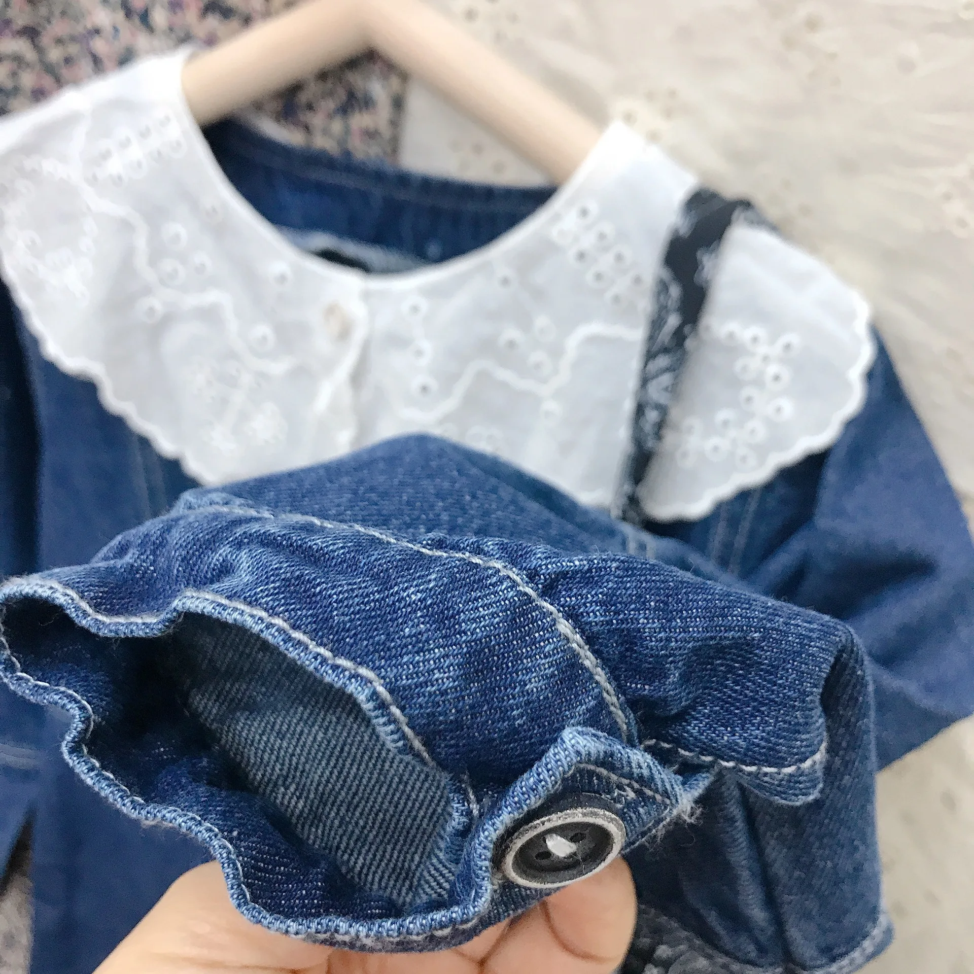 2021 Spring New Kids Girls Korean Style Sweet Denim Dress Lace Collar Children Fashion Casual Clothing Cotton, #9432
2021 Spring New Kids Girls Korean Style Sweet Denim Dress Lace Collar Children Fashion Casual Clothing Cotton, #9432